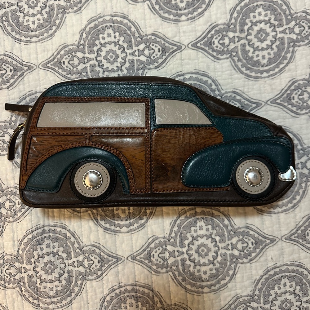 Kate Spade Woody Car Clutch
